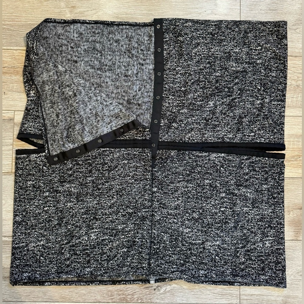 LULULEMON Vinyasa Scarf Wrap Rulu Fabric Snaps Logo Black/ White O/S - Picture 6 of 8